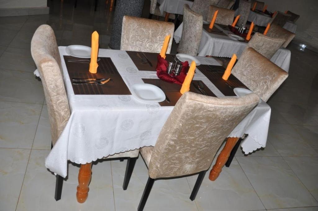 Hoima Eka Hotel ภายนอก รูปภาพ