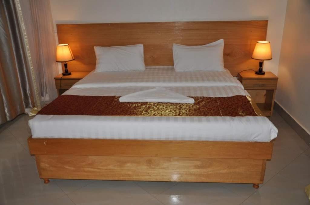 Hoima Eka Hotel ภายนอก รูปภาพ