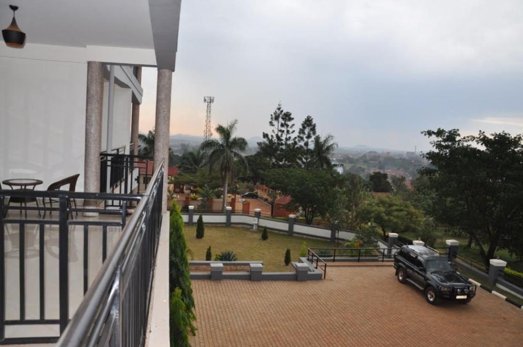 Hoima Eka Hotel ภายนอก รูปภาพ