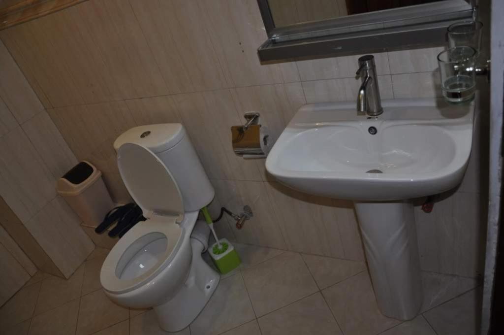 Hoima Eka Hotel ภายนอก รูปภาพ